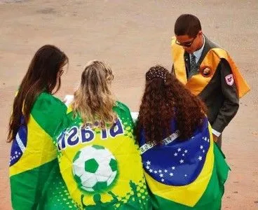 Foto acima e ao lado, jovens do Instituto em atuação em Brasília [Fotos Paulo Américo]