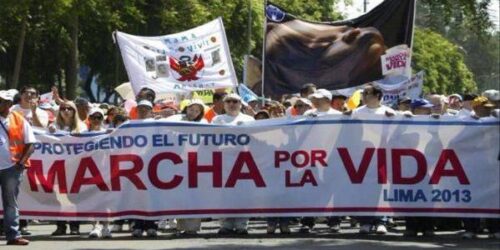 PERU — 500 mil manifestantes marcham contra o infanticídio causado pelo aborto