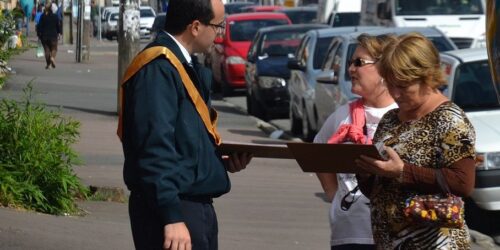 Ação Jovem do IPCO coleta assinaturas para a Filial Súplica no Paraná