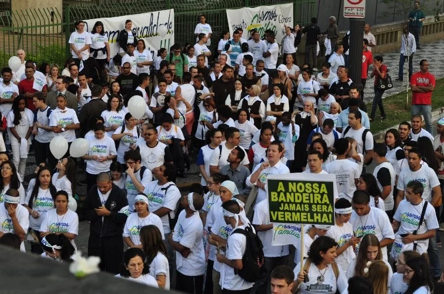 Centenas de católicos marcaram presença contra a Nefasta Ideologia de Gênero