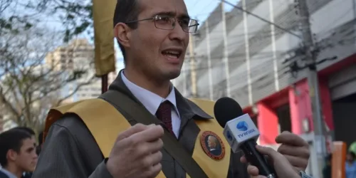 Ação Jovem do IPCO protesta contra palestra de Judith Butler