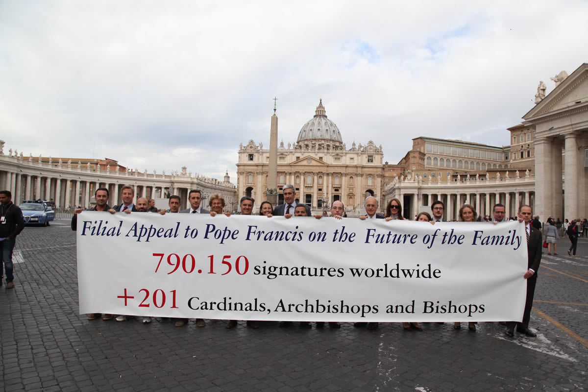 No momento, você está visualizando Filial Súplica: Quase 800 mil assinaturas são entregues no Vaticano