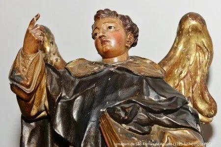 Imagem de Santo Tomás de Aquino venerada na sede do Instituto Plinio Corrêa de Oliveira.