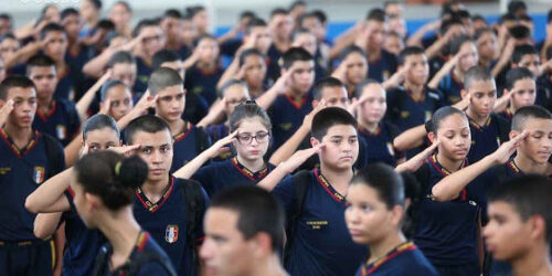 Militarização de escola pública resolve problema de violência