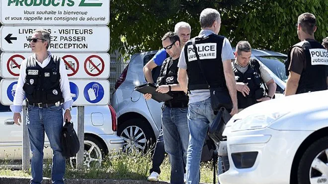 Em atentado terrorista, homem é decapitado na França (AFP)
