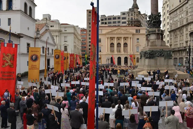 No momento, você está visualizando No Pátio do Colégio, homenagem a Plinio Corrêa de Oliveira