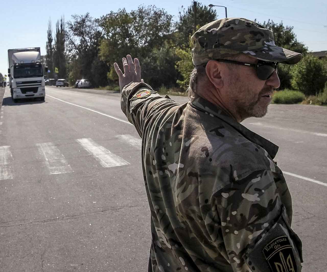 Ativista tártaro bloqueia estrada de acesso a Crimeia pedindo fim da intervenção Russa