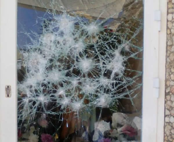 No momento, você está visualizando Imagem da Virgem Maria é atacada aos gritos de Allah Akbar