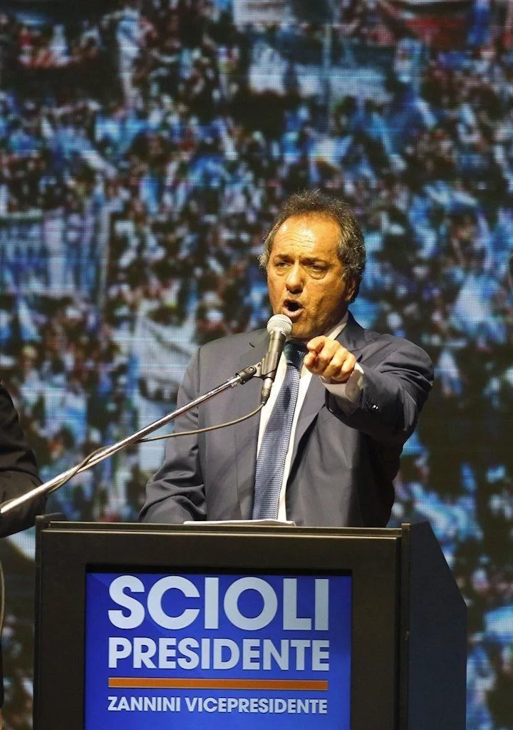 Argentina's ruling party candidate Daniel Scioli (R) next to his vice-presidential candidate Carlos Zannini talks to supporters after elections in Buenos Aires, October 25, 2015. Scioli had a wide lead in Sunday's presidential election, TV exit polls showed, but his main rival's party said it was sure Scioli would fall short of an outright win and have to face a run-off. REUTERS/Martin Acosta - RTX1T7KB