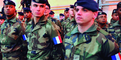 Avalanche de jovens voluntários franceses inunda quartéis