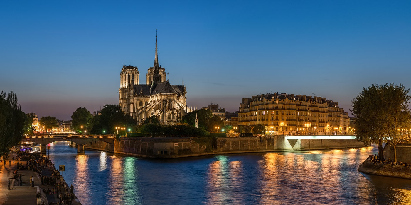 Notre-Dame de Paris and Île de la Cité at dusk