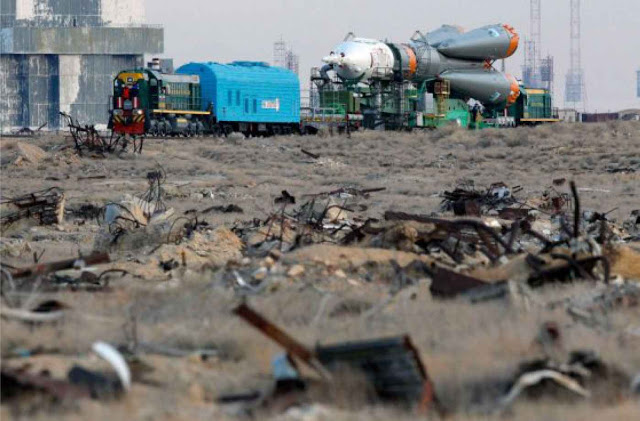 Baikonur um dos ultimos foguetes novos vai para o lançamente no meio do lixo