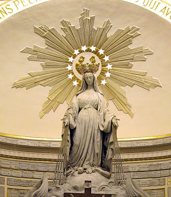 Rue du Bac, altar principal