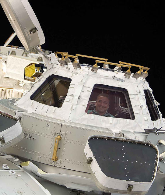 A 'C_pula' da Estac_o Espacial Internacional onde o astronauta comungava