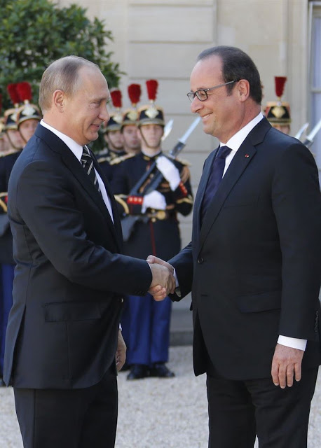 Putin recebido pelo presidente Hollande no palácio presidencial do Elysée, Paris