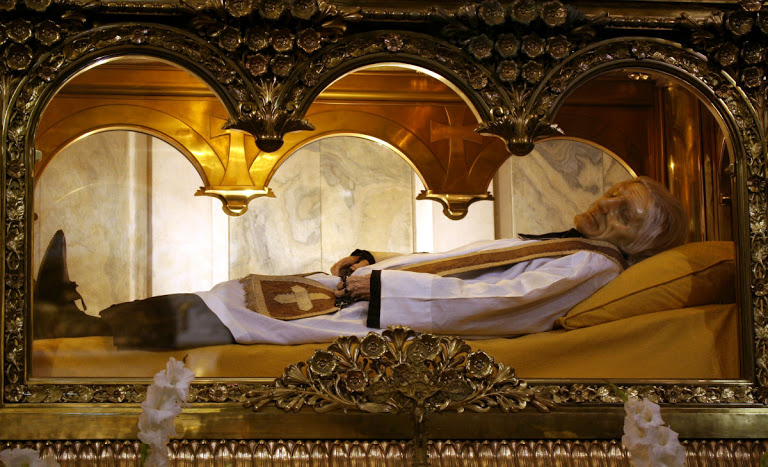 Sao Joao Batista Vianney, urna