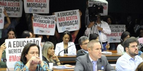 Brasil: pais e mães de família lutam para “despetetizar” a educação