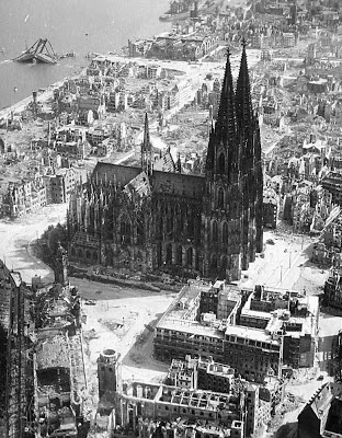 A catedral de Colônia resistiu aos bombardeoios que arrasaram a cidade na II Guerra Mundial