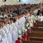 Cem crianças recebem a Primeira Comunhão  sob as ameaças do Estado Islâmico