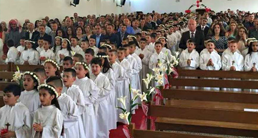 No momento, você está visualizando Cem crianças recebem a Primeira Comunhão  sob as ameaças do Estado Islâmico