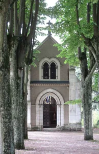 santa-bernadette-foi-inicialmente-enterrada-nesta-capelinha-no-jardim-do-claustro-do-convento-de-nevers