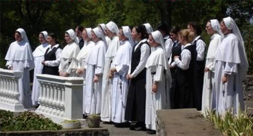 No momento, você está visualizando Hábito e disciplina atraem vocações,  mosteiros “aggiornati” esvaziam