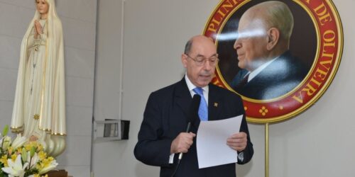 Fotos e vídeos da conferência: Sobrevivendo na atual crise da igreja