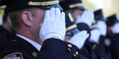 É a fé católica que sustenta muitos policiais norte-americanos nos perigos