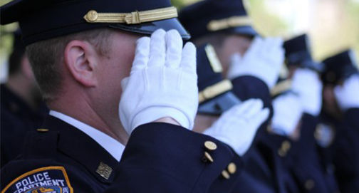 No momento, você está visualizando É a fé católica que sustenta muitos policiais norte-americanos nos perigos