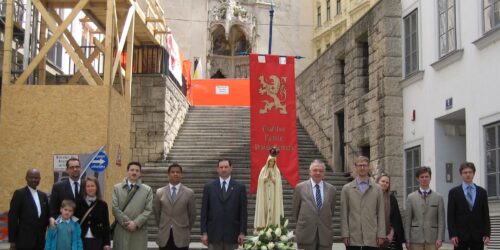 Terço público em Viena, Áustria, pelo Centenário de Nossa Senhora de Fátima