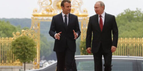 Macron e seu trono de duas pernas