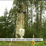 Derrubam Cruz de pedra, que lhes cai sobre a cabeça