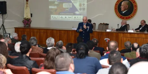 Fotos: Conferência do Major Brigadeiro do Ar Marcelo Kanitz Damasceno