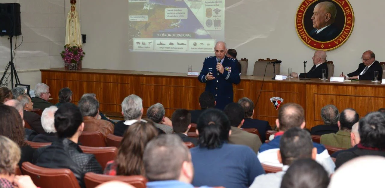 No momento, você está visualizando Fotos: Conferência do Major Brigadeiro do Ar Marcelo Kanitz Damasceno