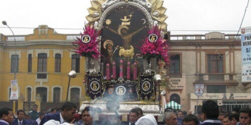 Estampa do “Senhor dos Milagres” permanece intacta após 10 dias sob a água