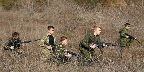Crianças prontas para morrer por Putin