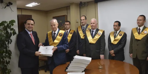 IPCO entrega assinaturas “Pelo Direito de Nascer”