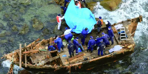 “Barcos fantasmas” norte-coreanos lotados de cadáveres