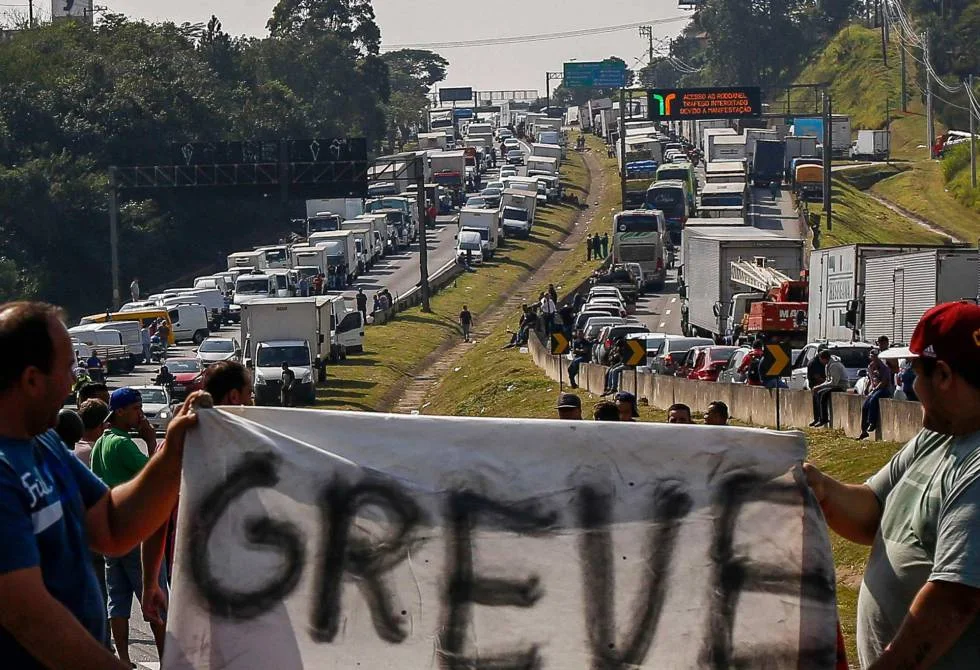 No momento, você está visualizando Quem é o verdadeiro responsável pela paralisação dos caminhoneiros?