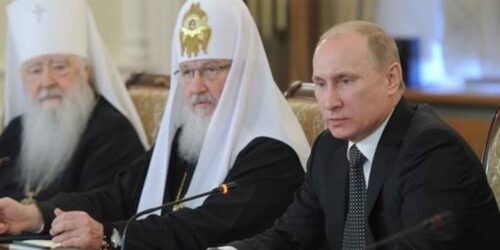 Instrumento do Kremlin para liquidar os católicos abraça o Papa Francisco