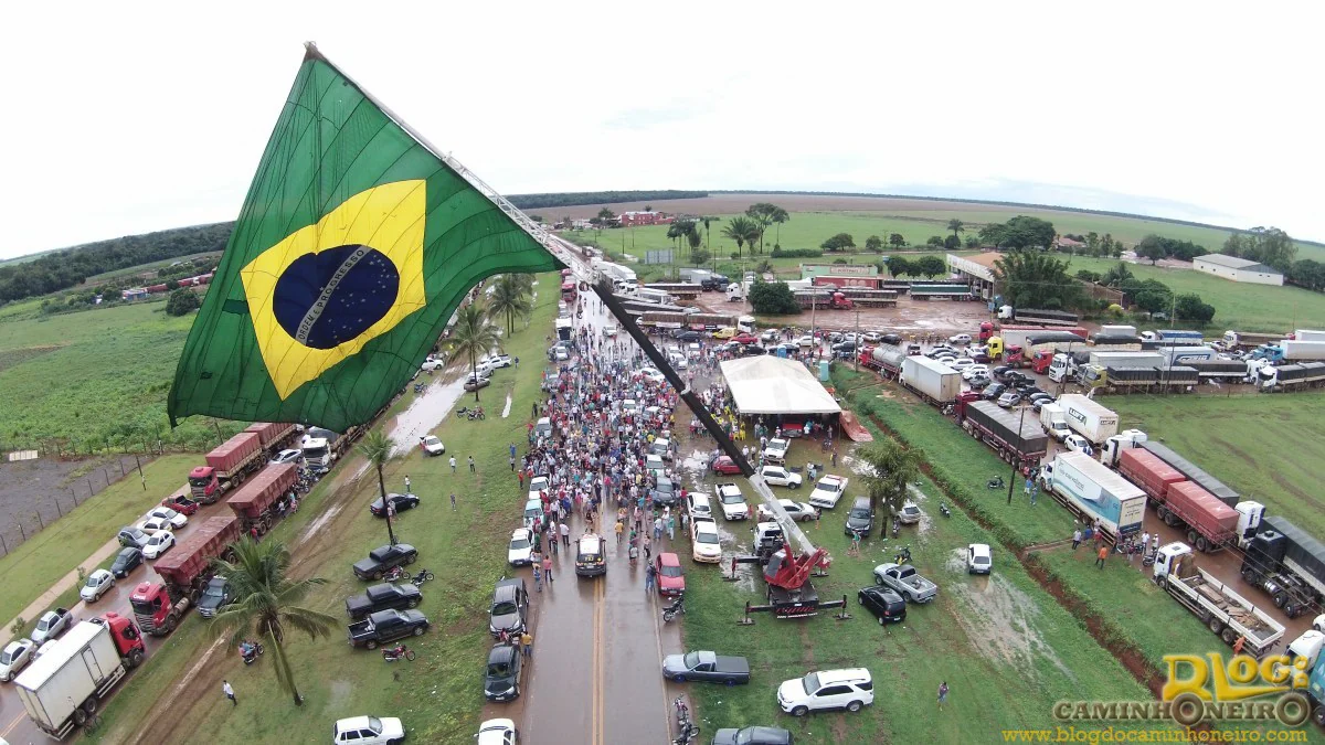No momento, você está visualizando A segunda safra, a “maldição do petróleo” e os irmãos siameses