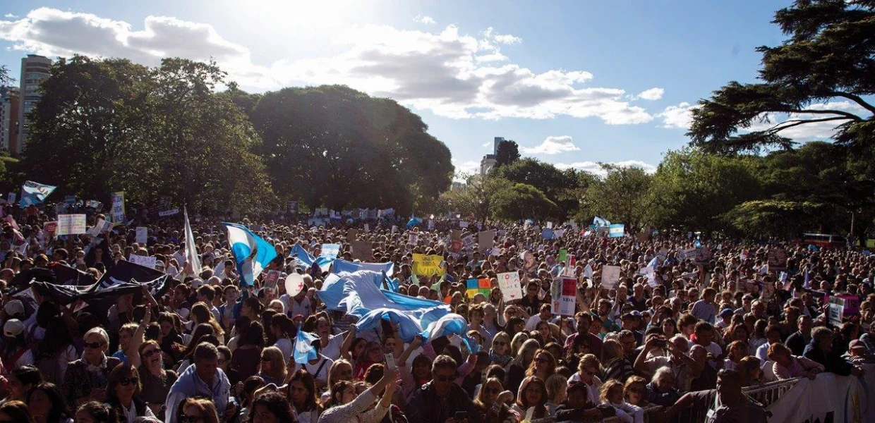 No momento, você está visualizando Argentina – Batalha vitoriosa numa “guerra religiosa” que não terminou