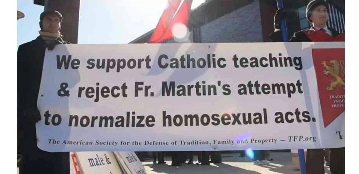 No momento, você está visualizando Ação estudantil da TFP americana contra a ofensiva homossexual em universidades católicas