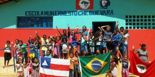MST: atuação ilegal e doutrinação de crianças