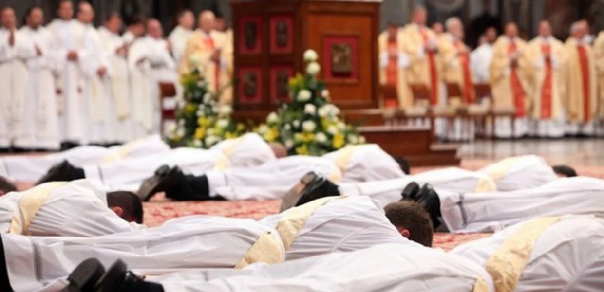 No momento, você está visualizando Casos de escândalos sexuais por parte de clérigos: solução é acabar com o celibato, ou reforçar nos seminários a prática da moral católica tradicional?
