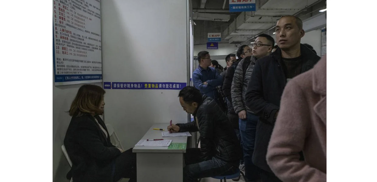 No momento, você está visualizando Vai ruindo o mito do “gigante” chinês: desemprego (III)
