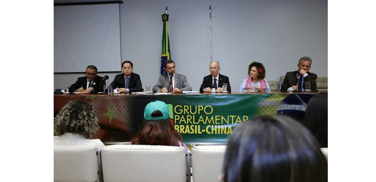 No momento, você está visualizando PCdoB quer aproximar Brasil da China