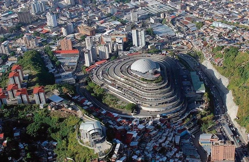 No momento, você está visualizando De shopping ultraluxuoso a babel do terror
