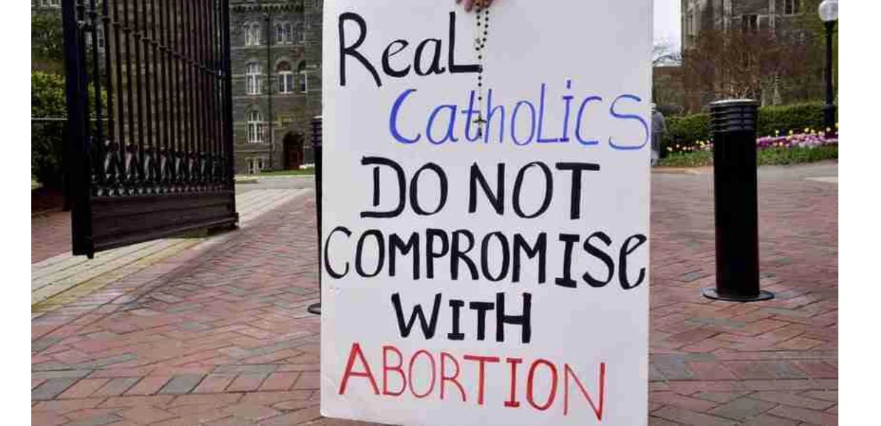 No momento, você está visualizando Aborto sofre revés: Faculdade Católica Remove Ofertas de Emprego da Planned Parenthood