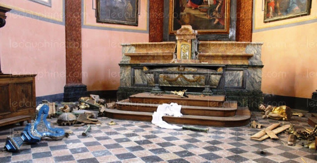 No momento, você está visualizando Ataques a igrejas católicas